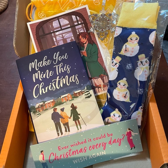 Illumicrate’s Afterlight November Box - Picture 2 of 3